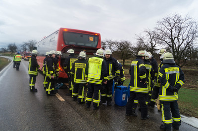Besigheim/Ottmarsheim: Linienbus verliert hunderte Liter Dieselkraftstoff